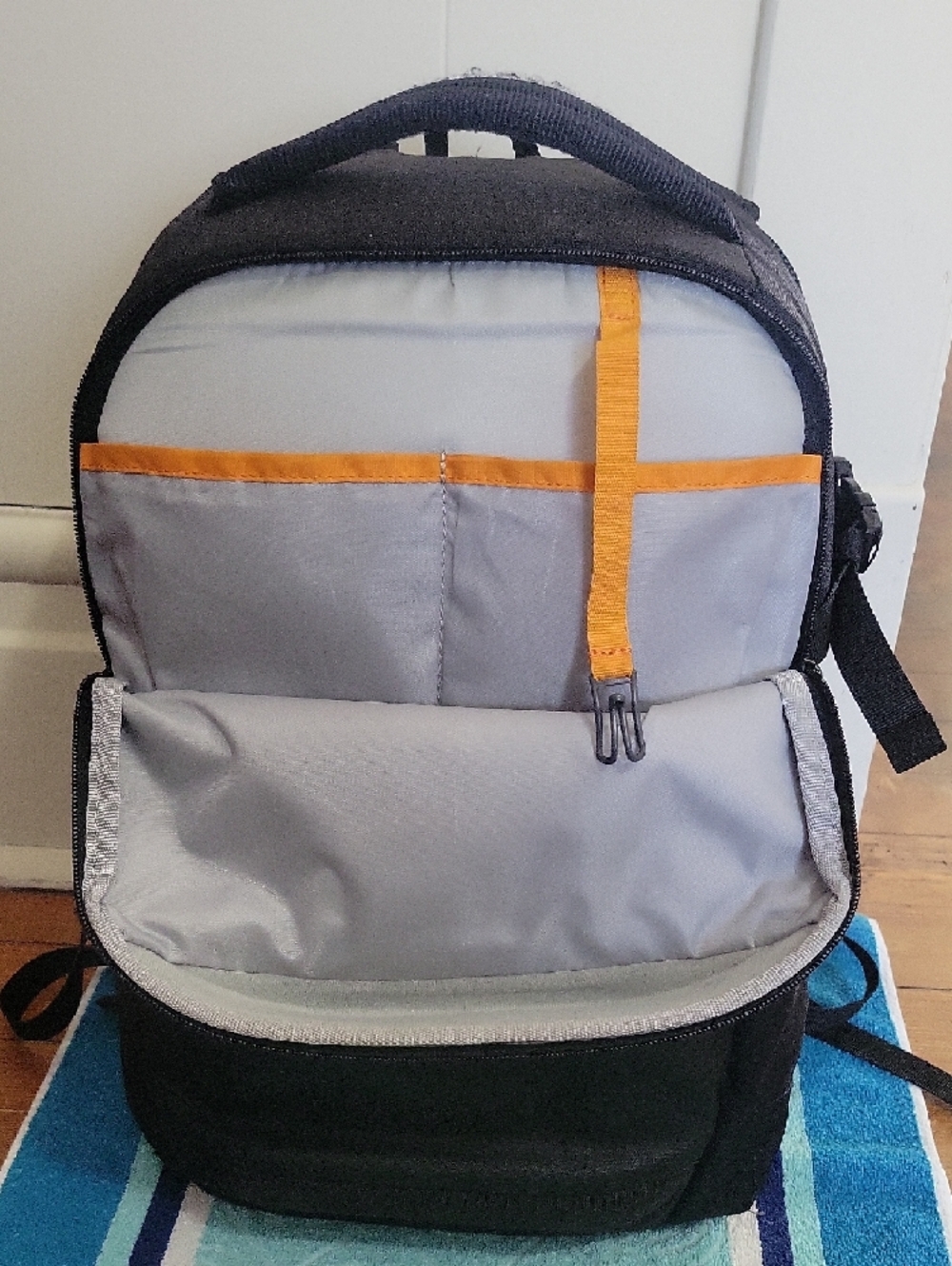Lowpro Camera Backpack - Picture 6 of 15
